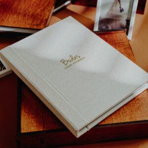 Libro BUKU DELUXE con cubierta en Tela extra fina