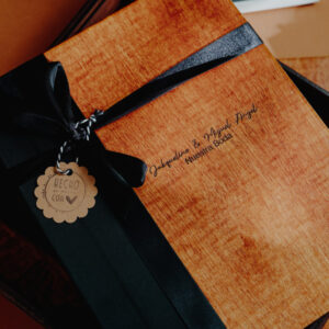 Libro BUKU DELUXE con cubierta en madera extra fina